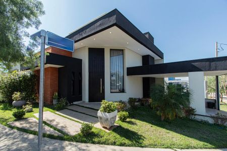 Casa de condomínio para alugar com 154m², 3 quartos e 2 vagas Casa de condomínio para alugar com 154m², 3 quartos e 2 vagasFachada