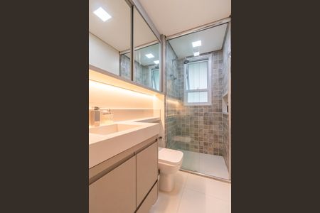 Apartamento à venda com 69m², 2 quartos e 2 vagas Apartamento à venda com 69m², 2 quartos e 2 vagasBanheiro da Suíte