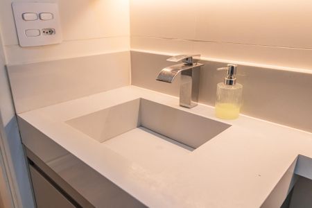 Apartamento à venda com 69m², 2 quartos e 2 vagas Apartamento à venda com 69m², 2 quartos e 2 vagasBanheiro da Suíte