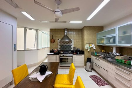 Apartamento à venda com 253m², 4 quartos e 1 vagaCozinha