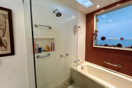 Apartamento à venda com 253m², 4 quartos e 1 vagaBanheiro Social