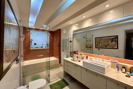 Apartamento à venda com 253m², 4 quartos e 1 vagaBanheiro Social