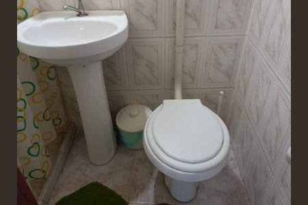 Casa à venda com 107m², 4 quartos e 1 vaga