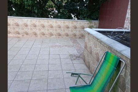 Casa à venda com 107m², 4 quartos e 1 vaga