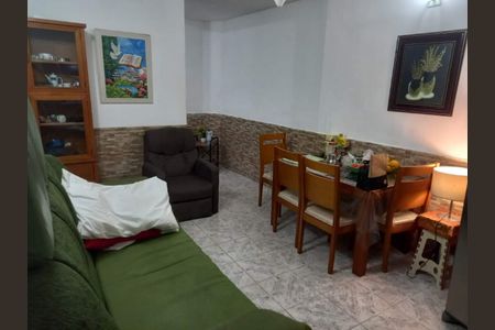 Casa à venda com 107m², 4 quartos e 1 vaga