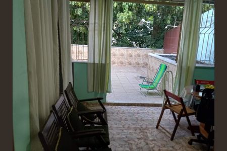 Casa à venda com 107m², 4 quartos e 1 vaga