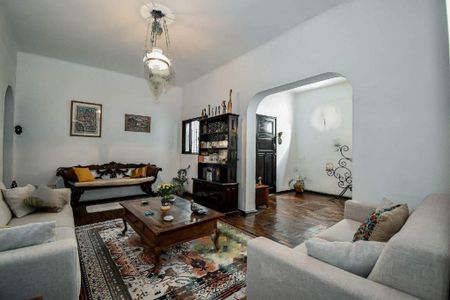 Casa à venda com 270m², 4 quartos e 1 vaga