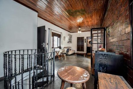 Casa à venda com 270m², 4 quartos e 1 vaga