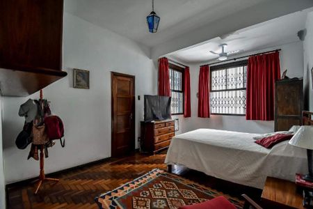 Casa à venda com 270m², 4 quartos e 1 vaga