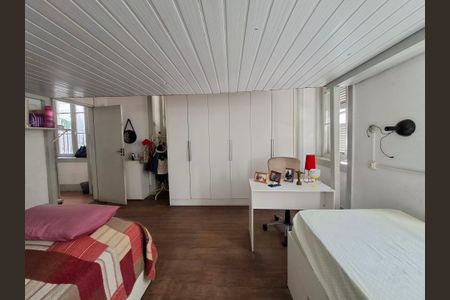 Casa à venda com 260m², 5 quartos e sem vaga Casa à venda com 260m², 5 quartos e sem vagaQuarto 1