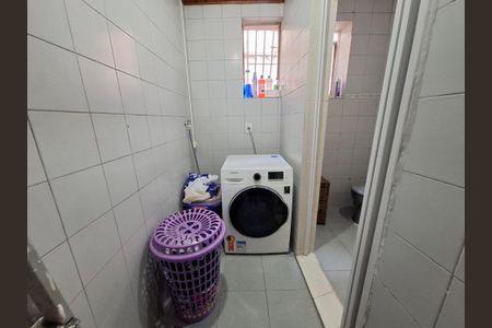 Casa à venda com 260m², 5 quartos e sem vaga Casa à venda com 260m², 5 quartos e sem vagaBanheiro