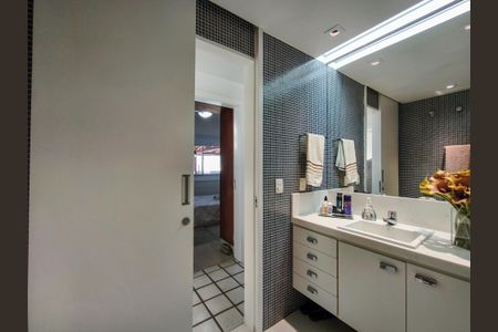 Apartamento à venda com 429m², 4 quartos e 4 vagasBanheiro Corredor