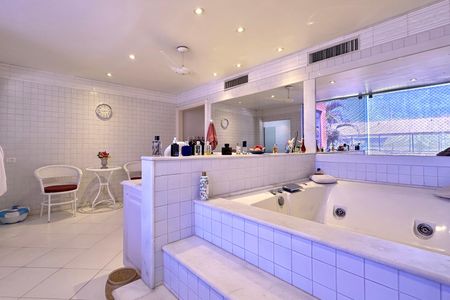 Apartamento à venda com 330m², 4 quartos e 2 vagasBanheiro da Suíte 1