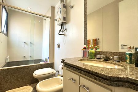 Apartamento à venda com 330m², 4 quartos e 2 vagasBanheiro da Suíte 2