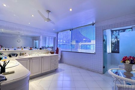 Apartamento à venda com 330m², 4 quartos e 2 vagasBanheiro da Suíte 1