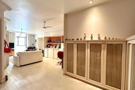 Apartamento à venda com 330m², 4 quartos e 2 vagasSuíte 1