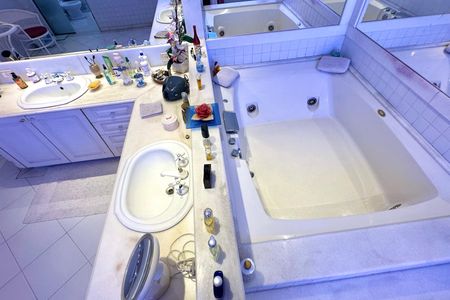 Apartamento à venda com 330m², 4 quartos e 2 vagasBanheiro da Suíte 1