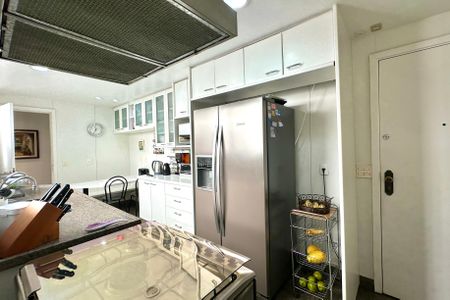 Apartamento à venda com 330m², 4 quartos e 2 vagasCozinha