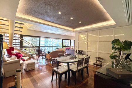 Apartamento à venda com 330m², 4 quartos e 2 vagasSala