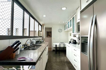 Apartamento à venda com 330m², 4 quartos e 2 vagasCozinha