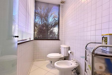 Apartamento à venda com 330m², 4 quartos e 2 vagasBanheiro da Suíte 1