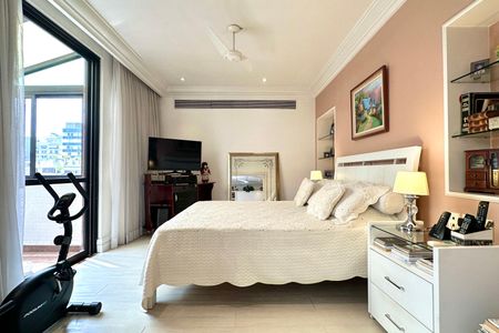 Apartamento à venda com 330m², 4 quartos e 2 vagasSuíte 1