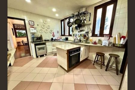 Casa à venda com 320m², 3 quartos e sem vaga