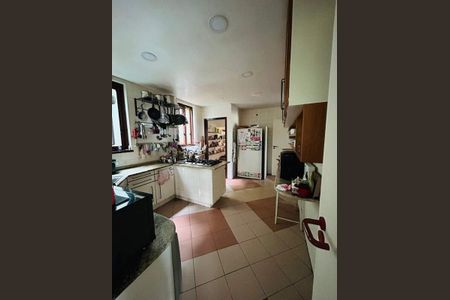 Casa à venda com 320m², 3 quartos e sem vaga