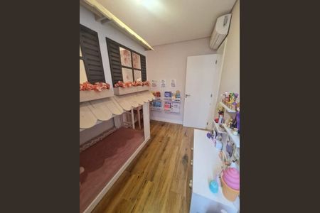 Casa à venda com 142m², 4 quartos e 2 vagas