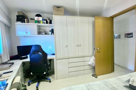 Apartamento à venda com 165m², 4 quartos e 1 vagaQuarto 2