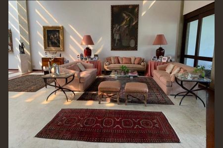 Casa à venda com 900m², 4 quartos e 4 vagas