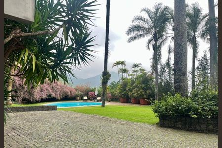 Casa à venda com 900m², 4 quartos e 4 vagas