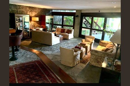 Casa à venda com 900m², 4 quartos e 4 vagas