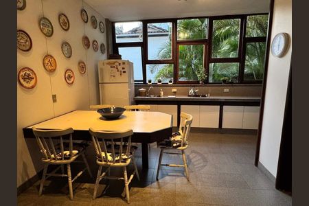 Casa à venda com 900m², 4 quartos e 4 vagas