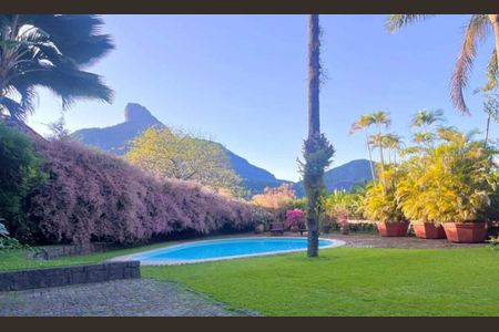 Casa à venda com 900m², 4 quartos e 4 vagas