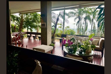 Casa à venda com 900m², 4 quartos e 4 vagas