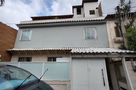 Casa à venda com 140m², 3 quartos e 1 vaga Casa à venda com 140m², 3 quartos e 1 vagaFachada