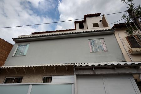 Casa à venda com 140m², 3 quartos e 1 vaga Casa à venda com 140m², 3 quartos e 1 vagaFachada