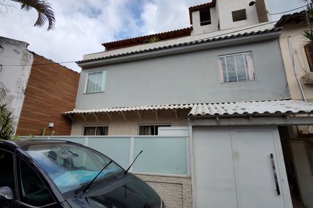 Casa à venda com 140m², 3 quartos e 1 vaga Casa à venda com 140m², 3 quartos e 1 vagaFachada