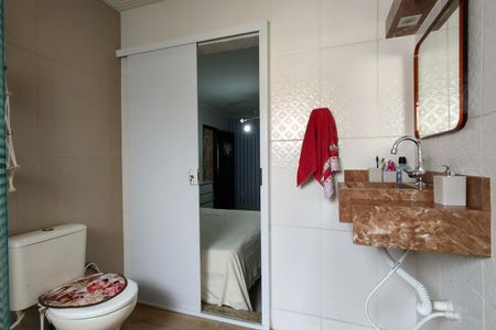 Casa à venda com 140m², 3 quartos e 1 vaga Casa à venda com 140m², 3 quartos e 1 vagaBanheiro da Suíte