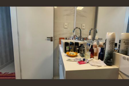 Apartamento à venda com 204m², 3 quartos e 2 vagas Apartamento à venda com 204m², 3 quartos e 2 vagasBanheiro Social