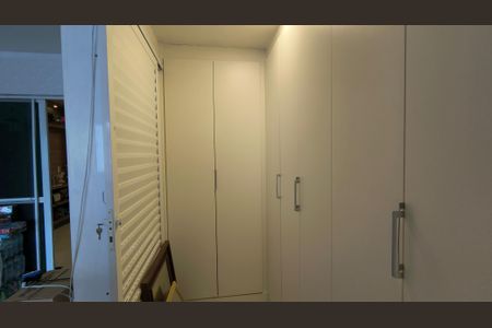 Apartamento à venda com 204m², 3 quartos e 2 vagas Apartamento à venda com 204m², 3 quartos e 2 vagasQuarto de Serviço