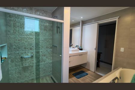 Apartamento à venda com 204m², 3 quartos e 2 vagas Apartamento à venda com 204m², 3 quartos e 2 vagasBanheiro da Suíte