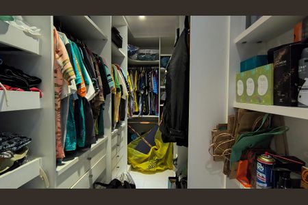 Apartamento à venda com 204m², 3 quartos e 2 vagas Apartamento à venda com 204m², 3 quartos e 2 vagasCloset da Suíte