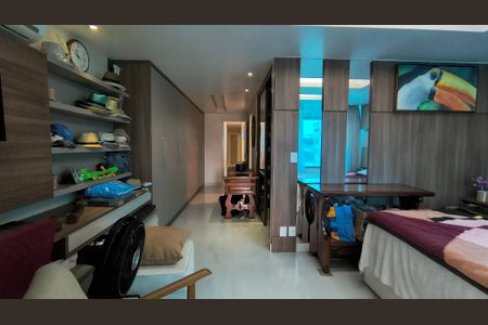 Apartamento à venda com 204m², 3 quartos e 2 vagas Apartamento à venda com 204m², 3 quartos e 2 vagasSuíte