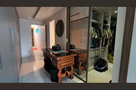 Apartamento à venda com 204m², 3 quartos e 2 vagas Apartamento à venda com 204m², 3 quartos e 2 vagasSuíte