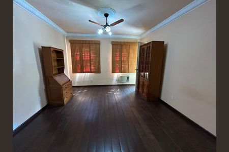 Casa à venda com 240m², 6 quartos e 6 vagas