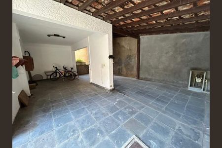 Casa à venda com 240m², 6 quartos e 6 vagas