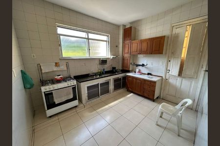 Casa à venda com 240m², 6 quartos e 6 vagas