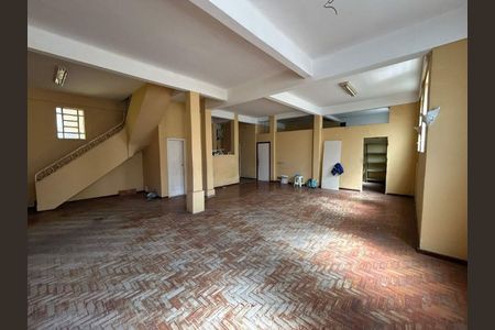 Casa à venda com 240m², 6 quartos e 6 vagas
